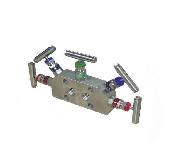 Coplanar type three-valve manifold